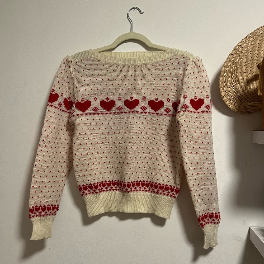 Vintage Odyssey Intarsia Boat Neck Cozy Heart Pattern Sweater - Red & Cream